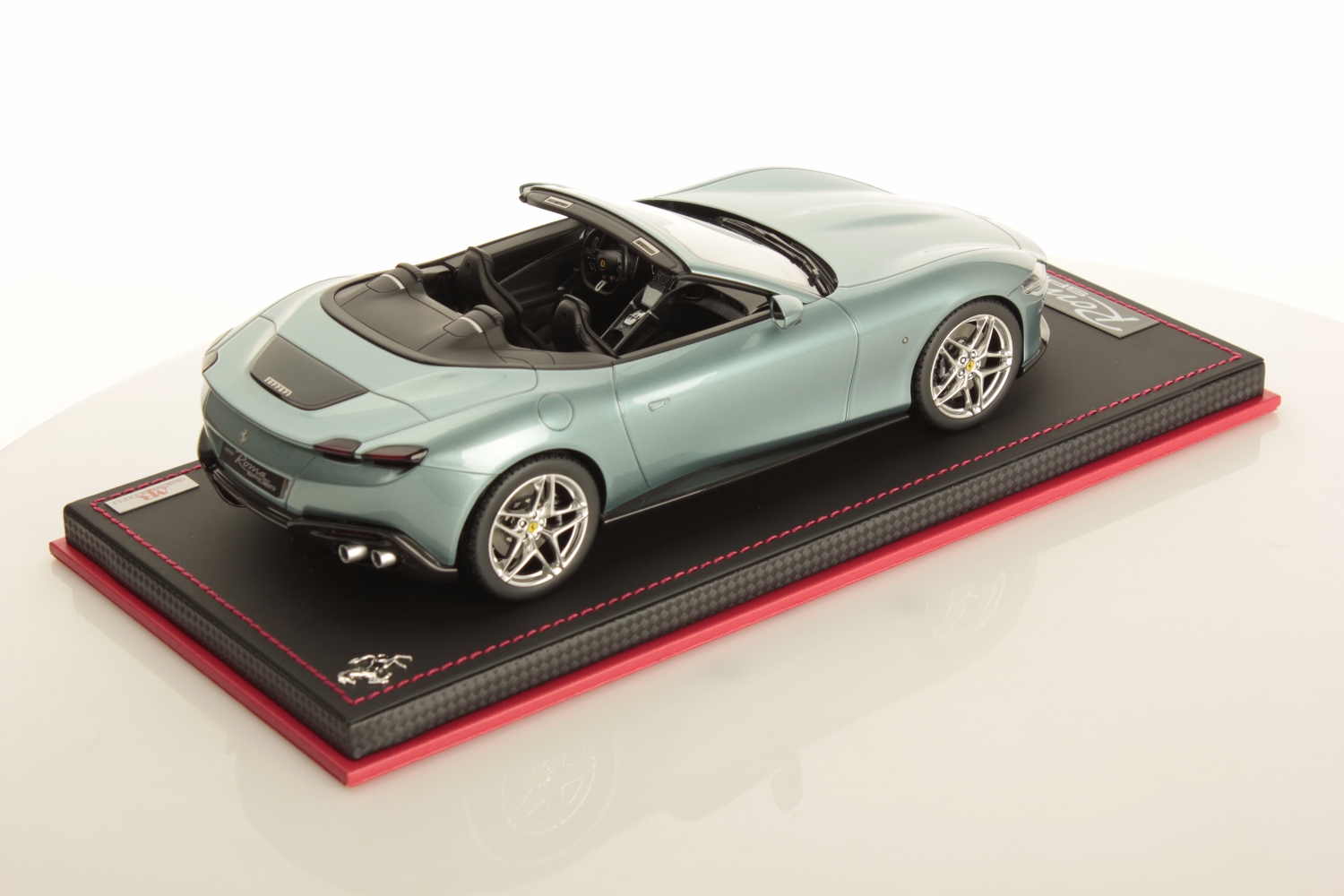 mr-collection-models-ferrari-roma-spider-1-18-miniature-auto-2 image 2