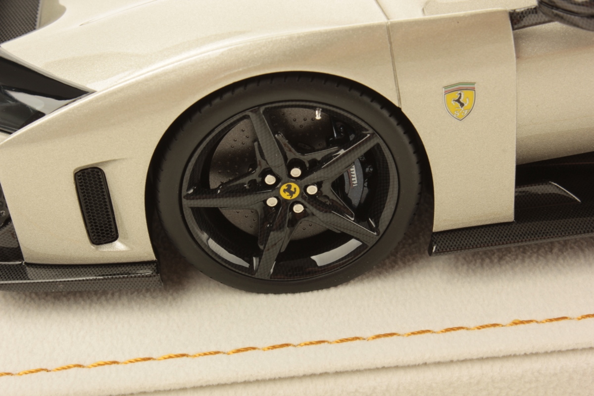 mr-collection-models-ferrari-f80-1-18-4 image 5