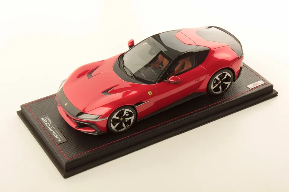 mr-collection-models-ferrari-12-cilindri-1-18-miniature-auto image 1