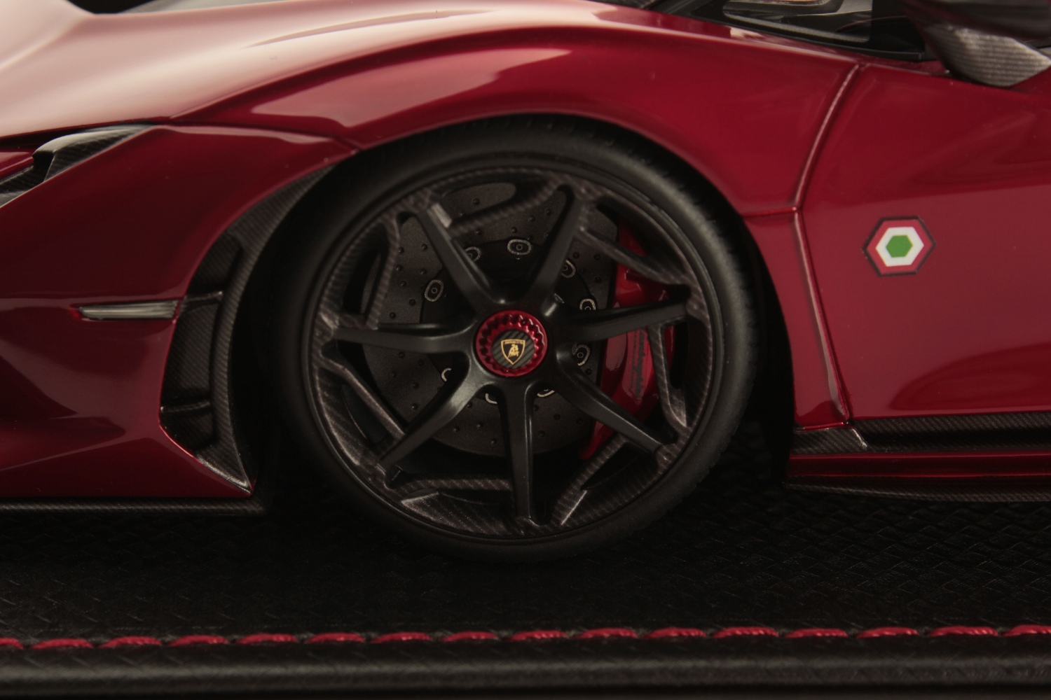 mr-collection-models-lamborghini-invencible-1-18-miniature-auto image 5
