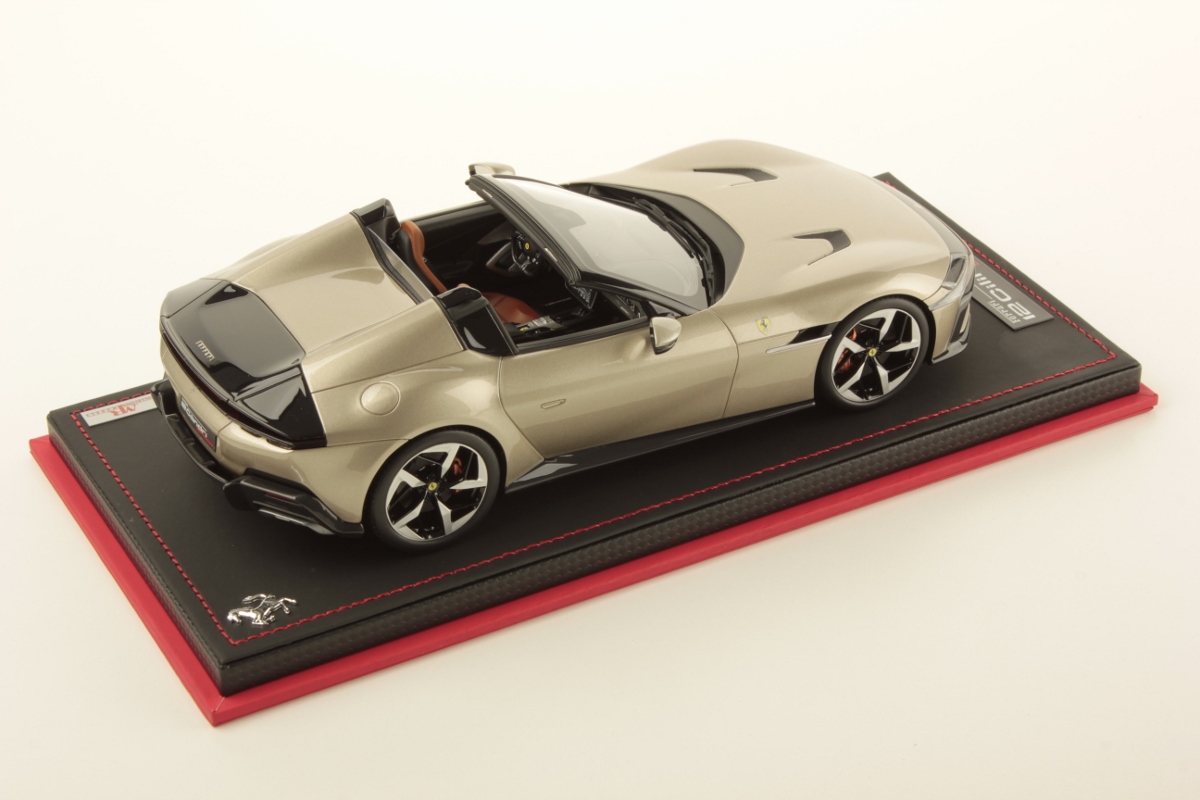 mr-collection-models-ferrari-12-cilindri-spider-1-18 image 2