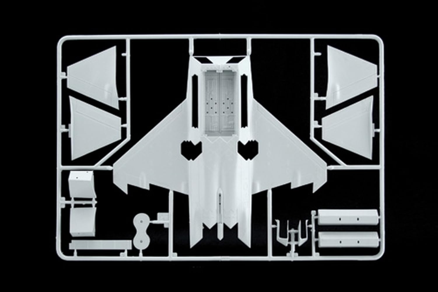 italeri-i1207-f-22-raptor-maquette-aviation-1-72 image 3