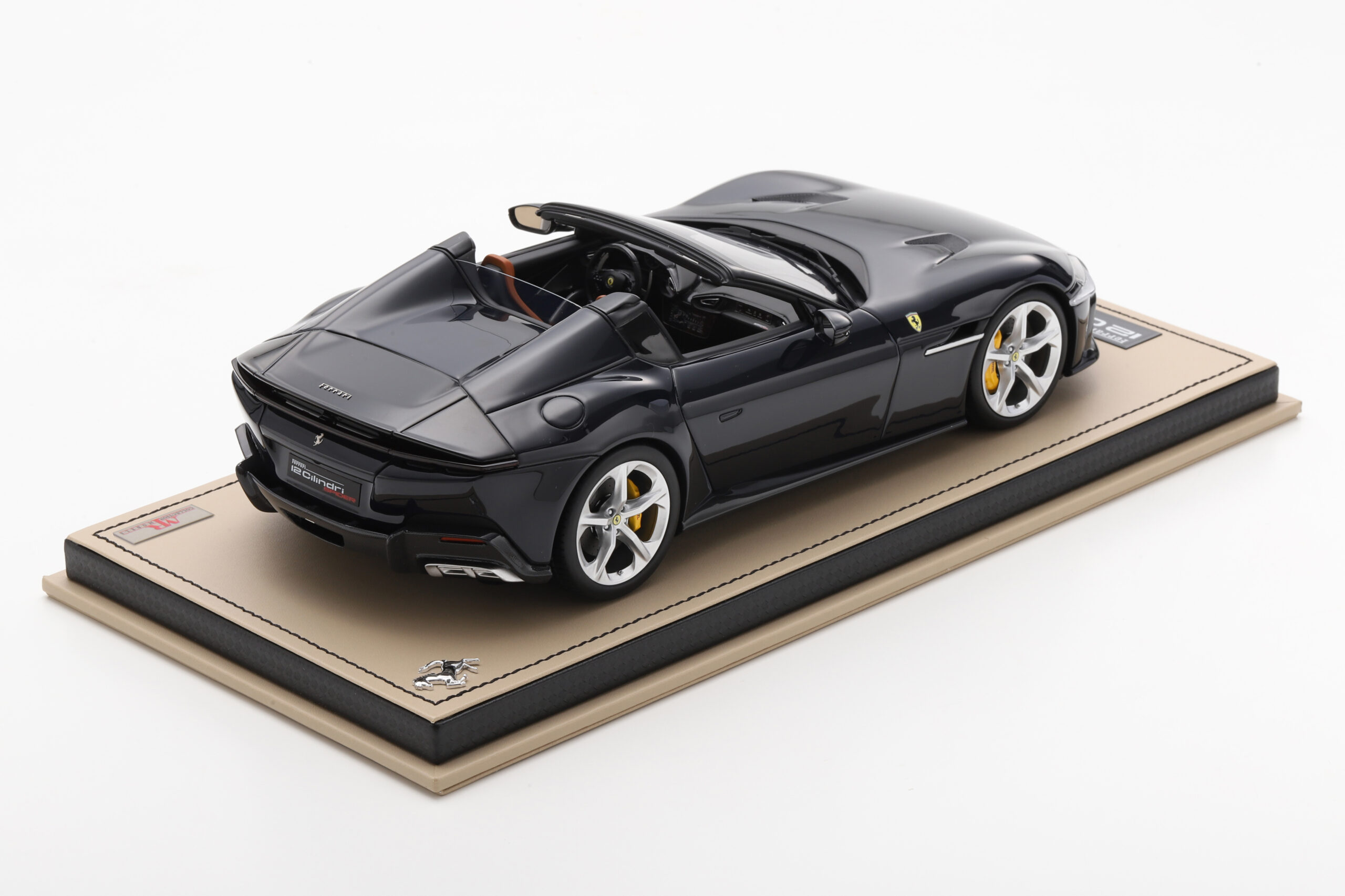 mr-collection-models-ferrari-12-cilindri-spider-miniature-auto-de-collection-3 image 2