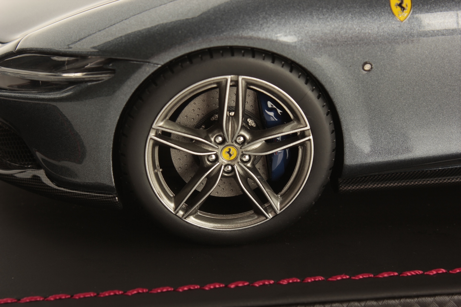 mr-collection-models-ferrari-roma-spider-1-18-miniature-auto-cabriolet image 5