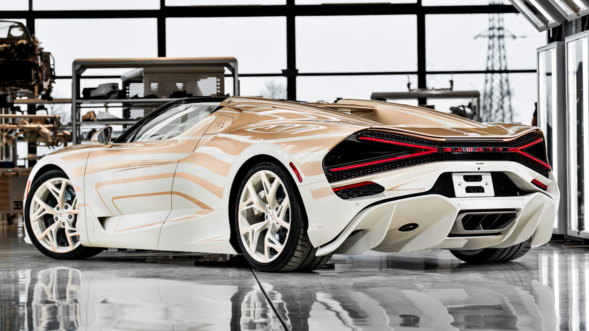 mr-collection-models-bugatti-w16-mistral-closed-wing-1-18-miniature-collection image 2