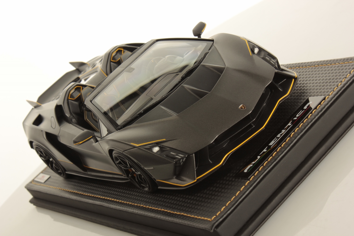 mr-collection-models-lamborghini-aut-ntica-1-18-miniature-auto-de-collection-one image 3