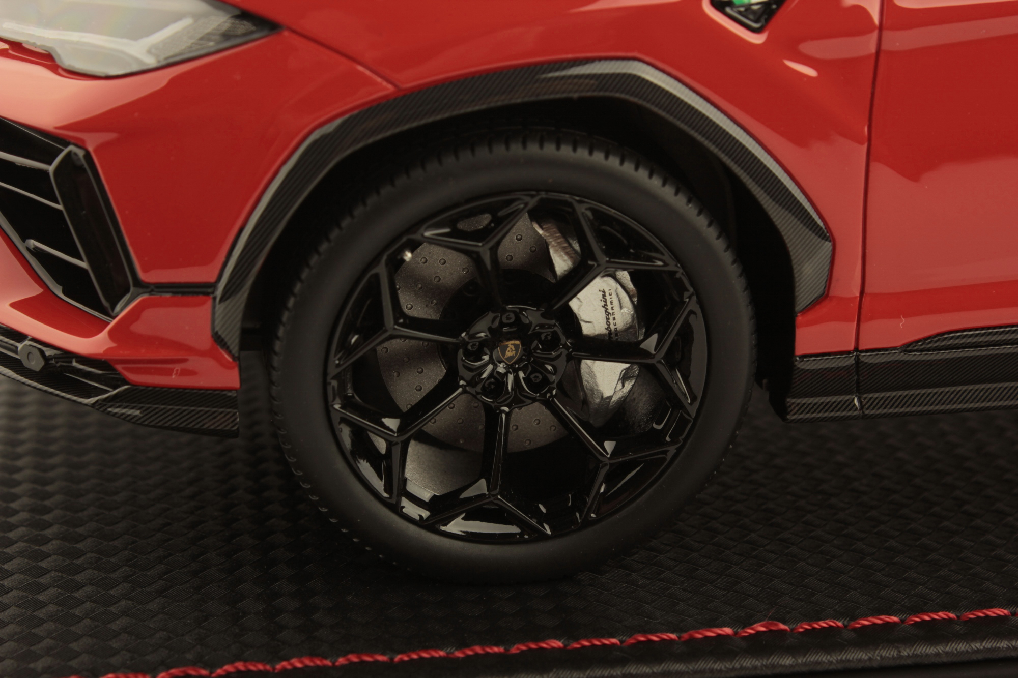 mr-collection-models-lamborghini-urus-performante-1-18-miniature-suv-sportif image 5