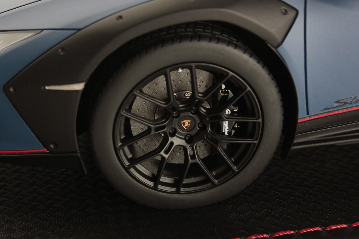 mr-collection-models-lamborghini-hurac-n-sterrato-1-18-3 image 5