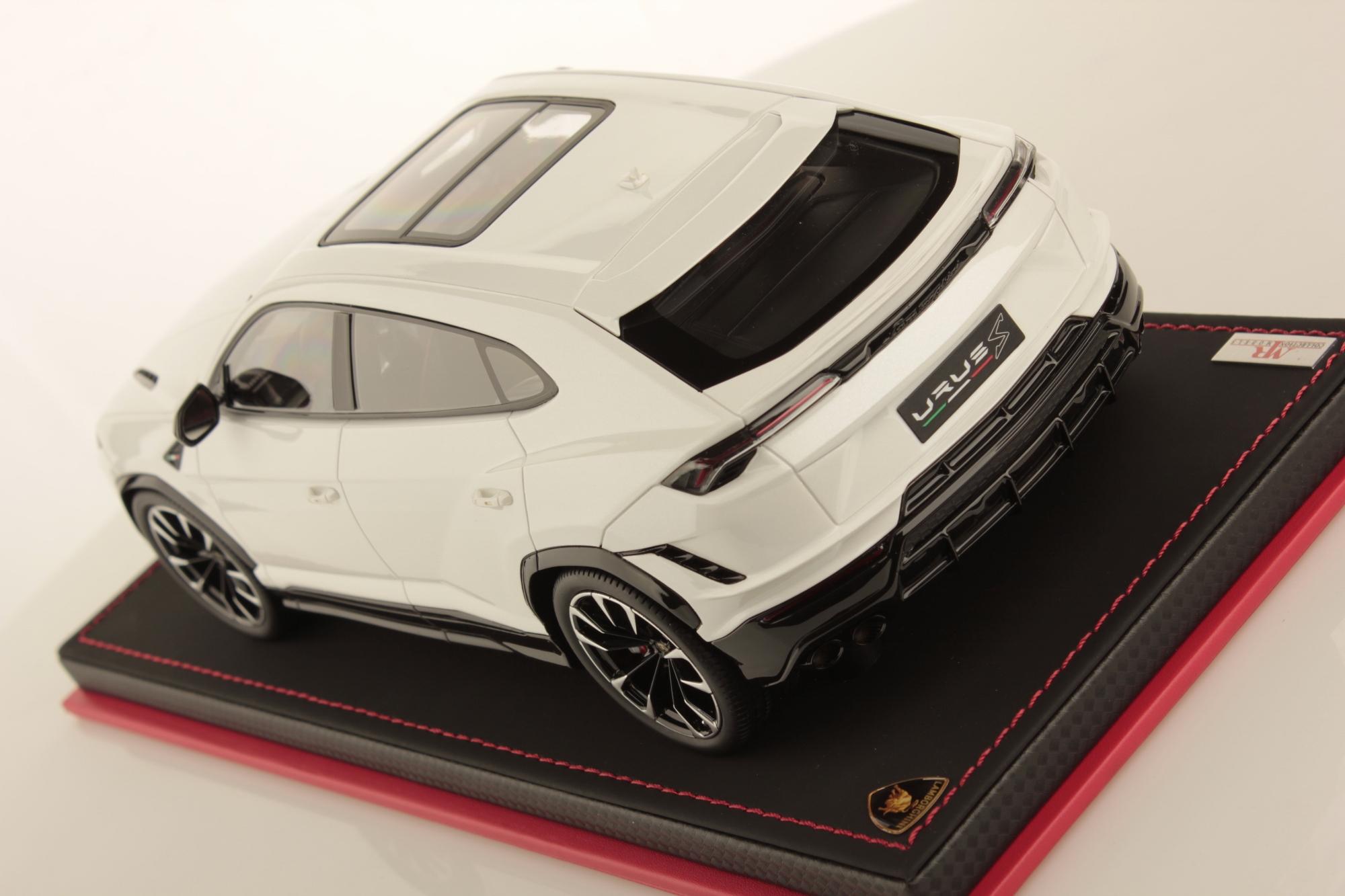mr-collection-models-lamborghini-urus-s-1-18-2 image 4