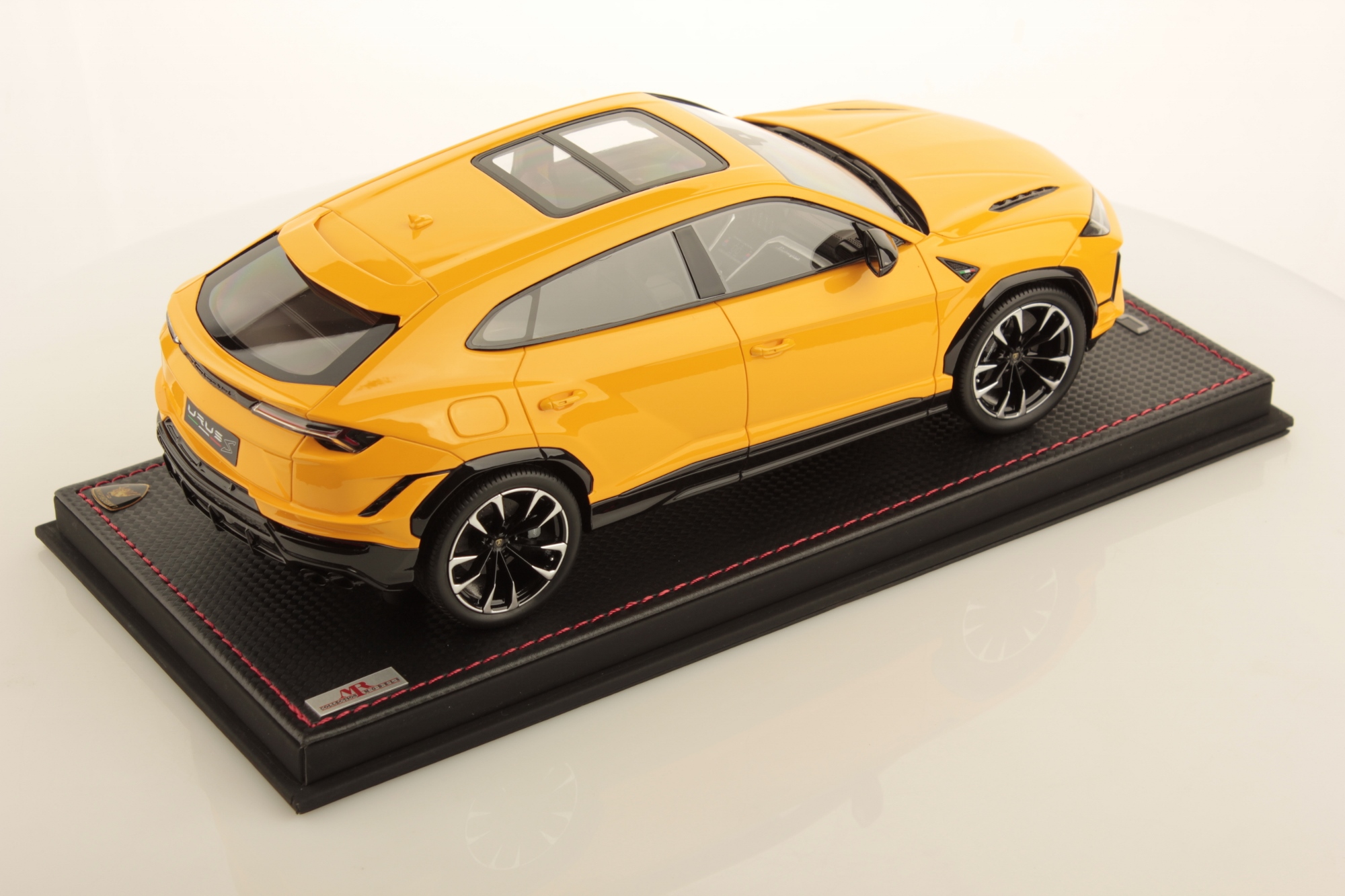 mr-collection-models-lamborghini-urus-s-1-18-3 image 2
