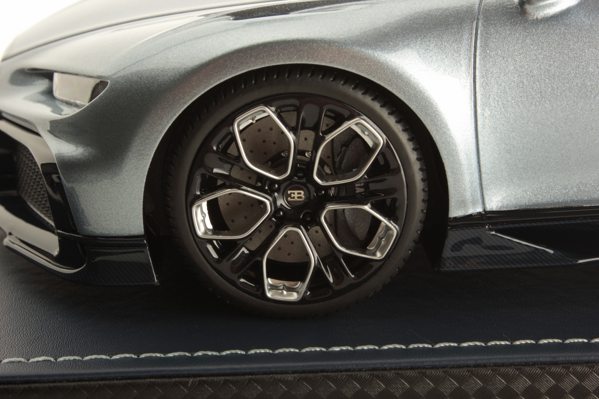 mr-collection-models-bugatti-chiron-profil-e-1-18 image 5