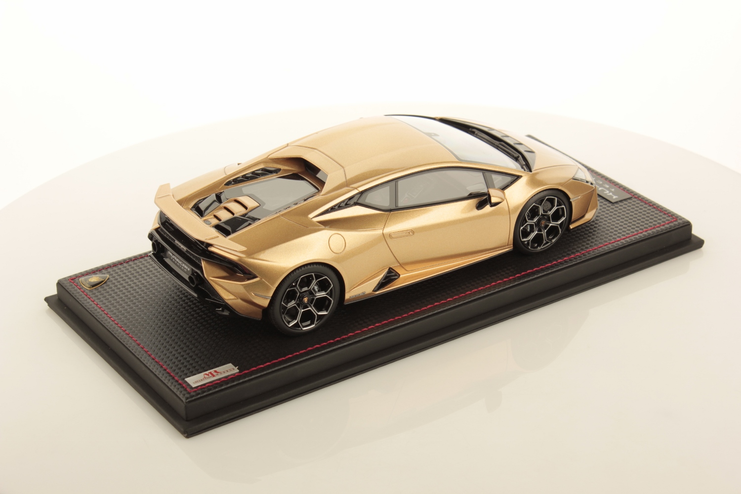 mr-collection-models-lamborghini-hurac-n-tecnica-1-18 image 2