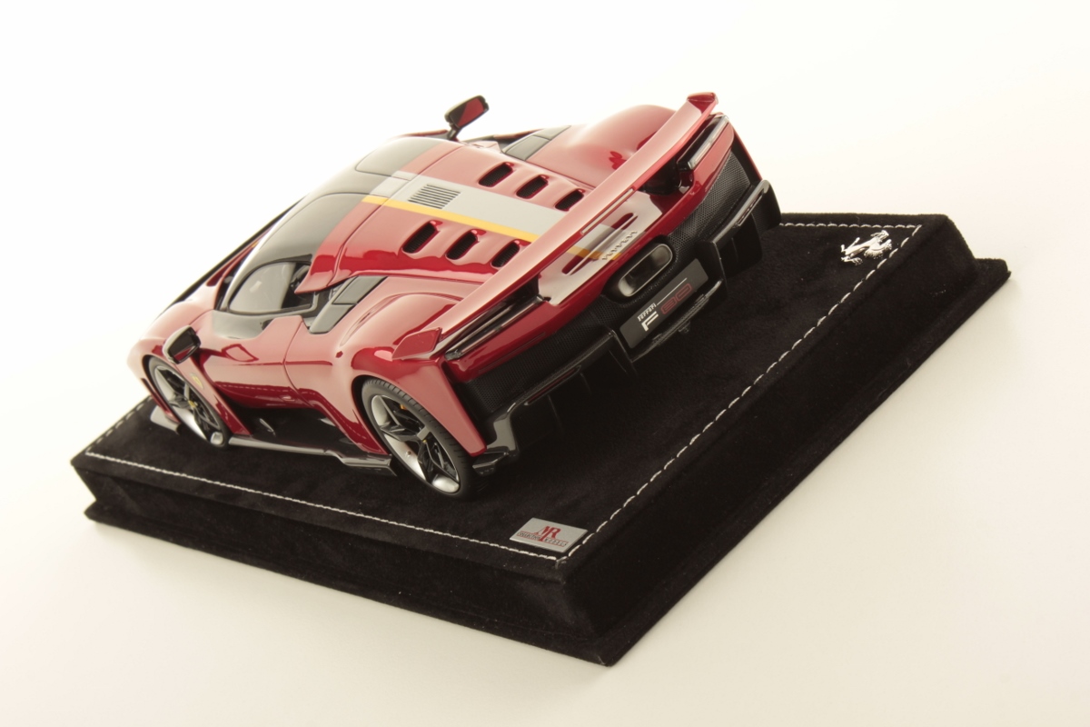 mr-collection-models-ferrari-f80-1-18-5 image 4
