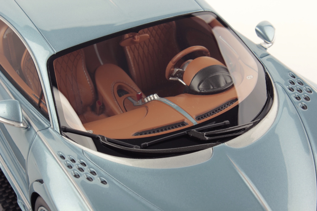 mr-collection-models-bugatti-chiron-super-sport-1-18-4 image 6