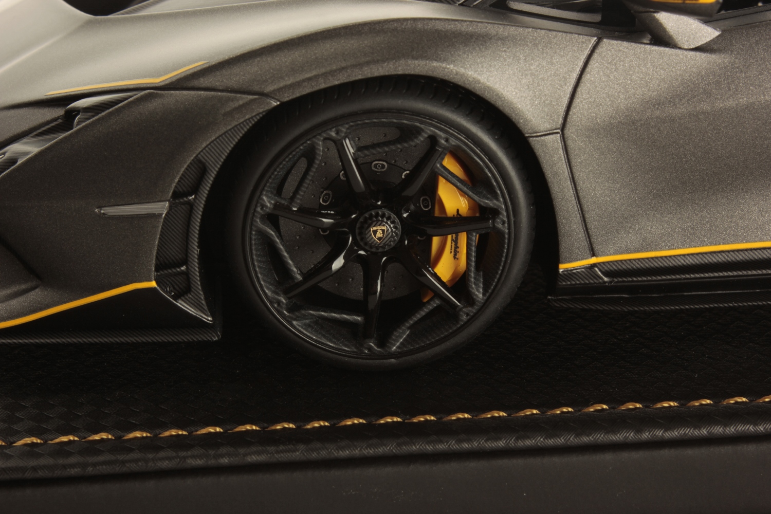 mr-collection-models-lamborghini-aut-ntica-1-18-miniature-auto-de-collection-one image 5