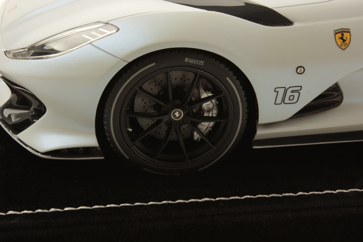 mr-collection-models-ferrari-812-competizione-a-1-18-miniature-targa image 5
