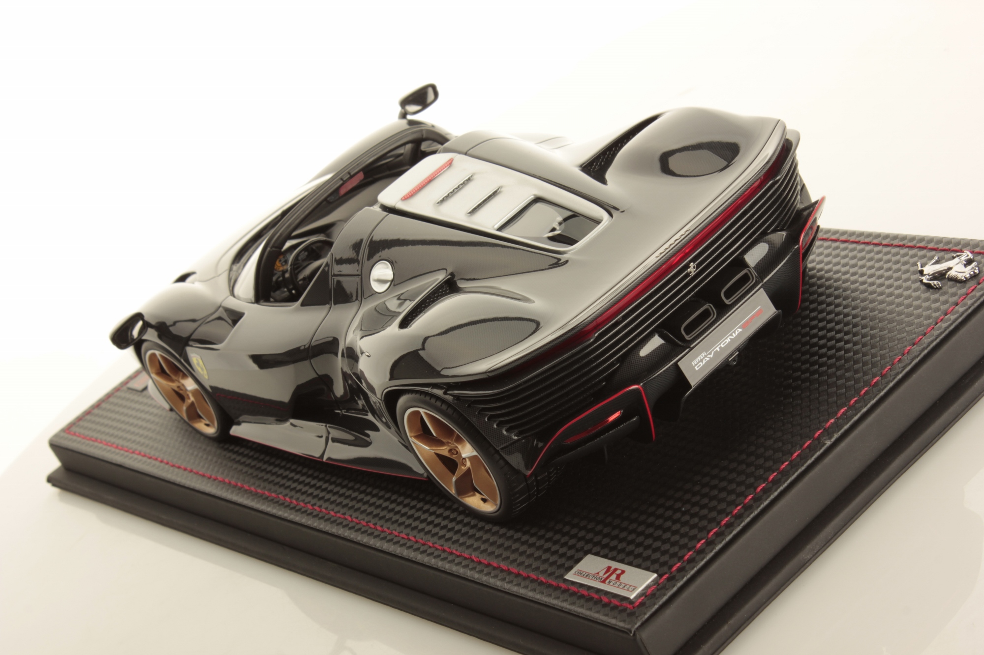 mr-collection-models-ferrari-daytona-sp3-1-18-maquette-de-collection image 4