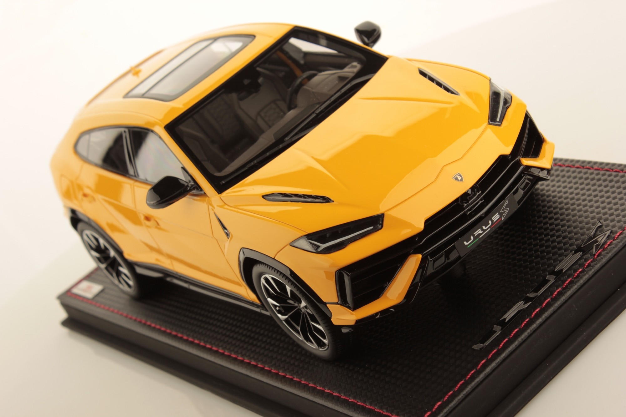 mr-collection-models-lamborghini-urus-s-1-18-3 image 3