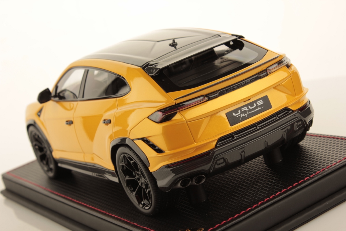 mr-collection-models-lamborghini-urus-performante-1-18-miniature-suv-super-sport image 4