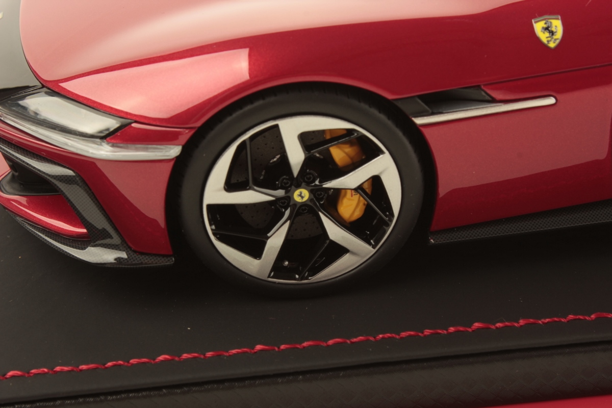 mr-collection-models-ferrari-12cilindri-1-18-miniature-v12-grand-tourisme image 5