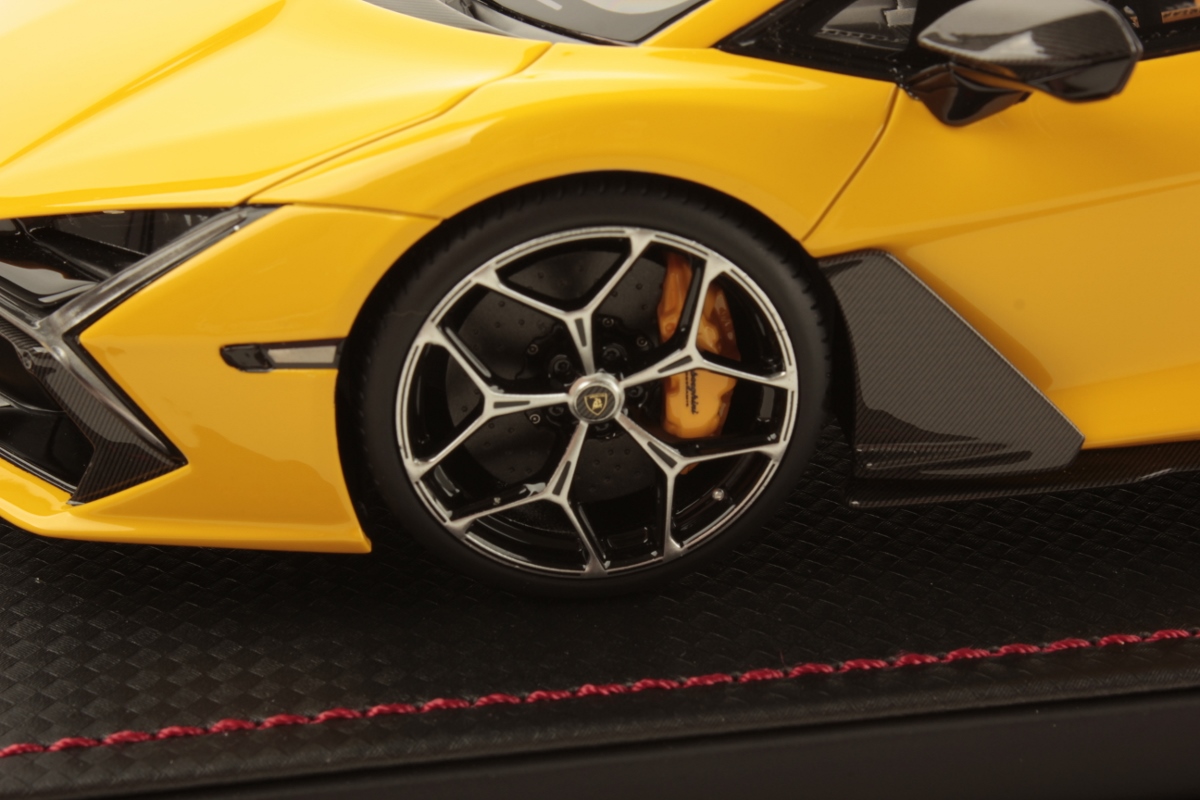 mr-collection-models-lamborghini-revuelto-1-18-miniature-hybride-v12 image 5