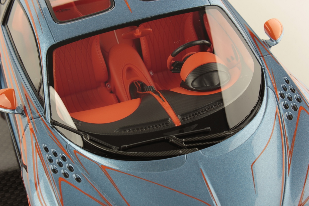 mr-collection-models-bugatti-chiron-super-sport-1-18-3 image 6