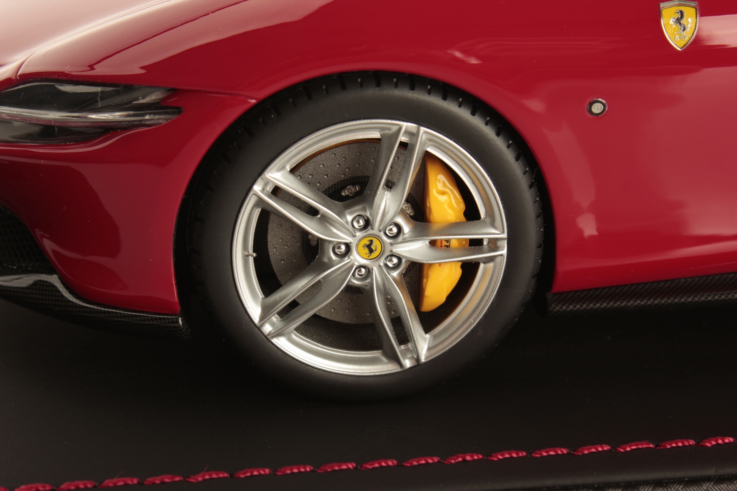 mr-collection-models-ferrari-roma-spider-1-18-miniature-auto-cabriolet-2 image 5