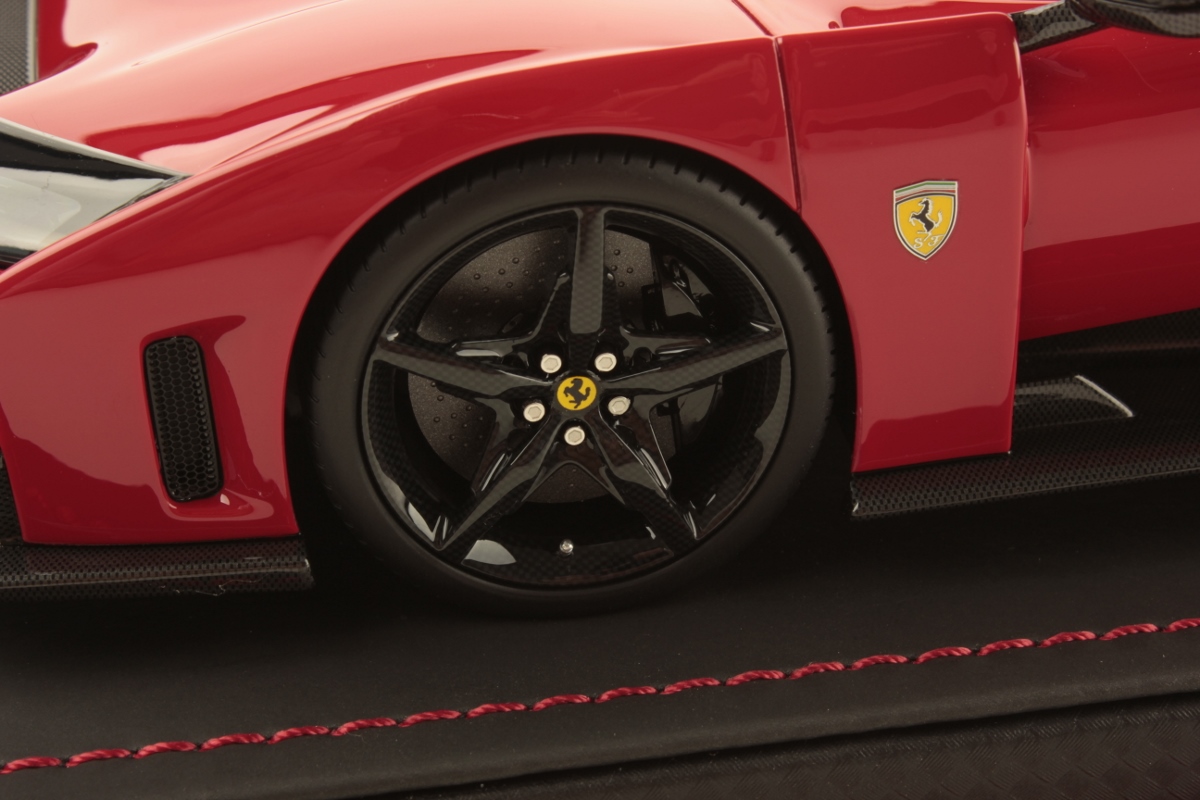 mr-collection-models-ferrari-f80-1-18-miniature-auto-de-collection-2 image 5