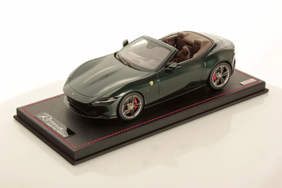 mr-collection-models-ferrari-roma-spider-1-18-miniature-auto-de-collection image 1