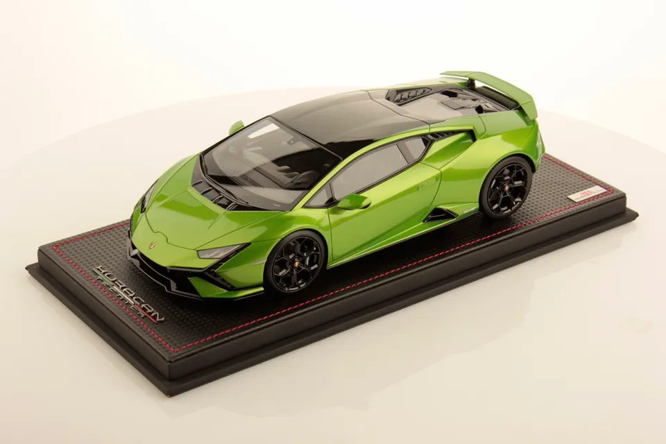 mr-collection-models-lamborghini-hurac-n-tecnica-1-18-miniature-auto image 1