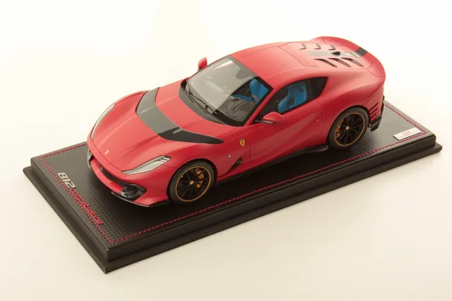 mr-collection-models-ferrari-812-competizione-1-18-miniature-v12-berline image 1
