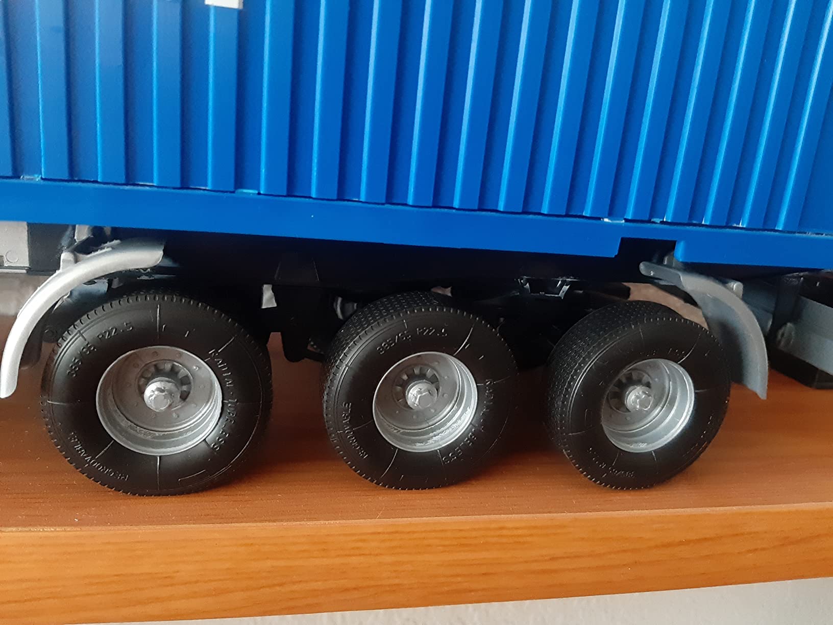 Bel ensemble avec tracteur