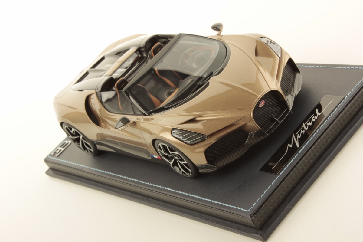 mr-collection-models-bugatti-w16-mistral-1-18-miniature-auto-de-collection-2 image 3