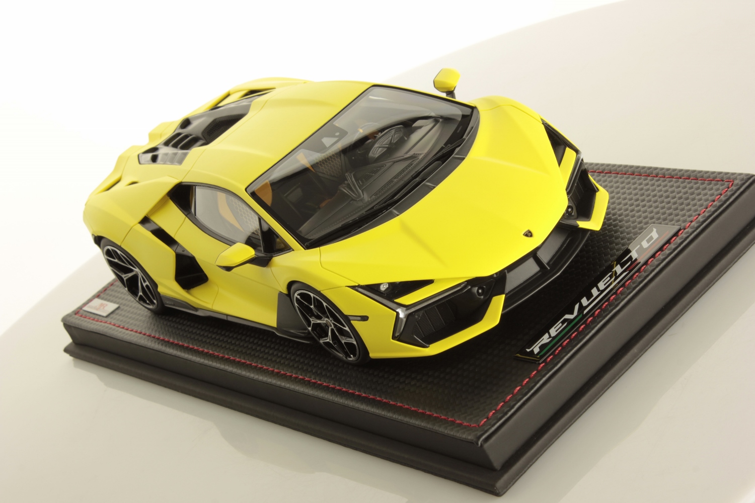 mr-collection-models-lamborghini-revuelto-1-18-miniature-auto-de-collection-3 image 3