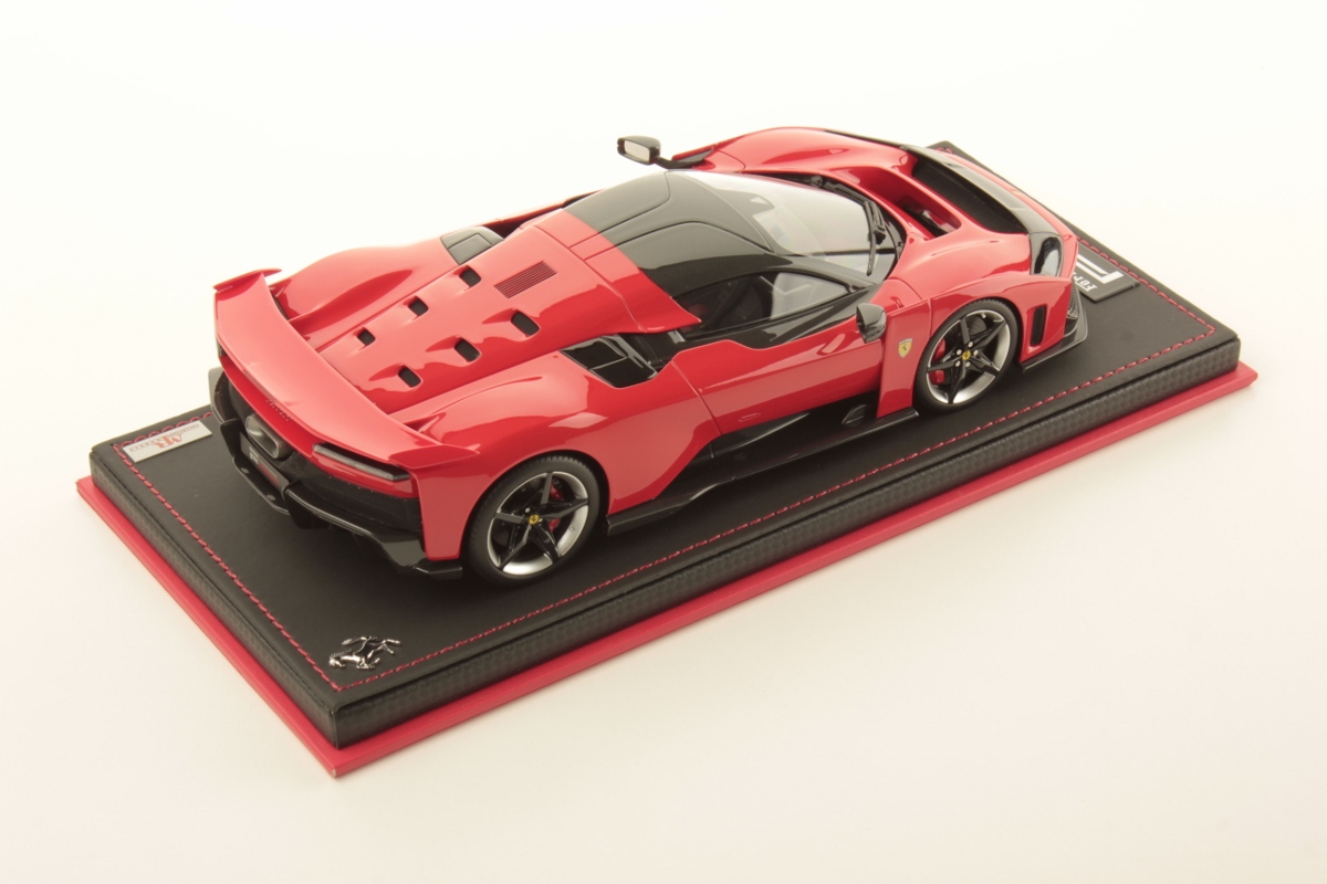 mr-collection-models-ferrari-f80-1-18-miniature-auto-de-collection image 2