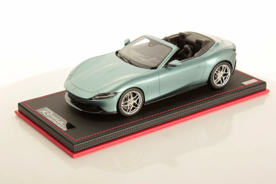 mr-collection-models-ferrari-roma-spider-1-18-miniature-auto-2 image 1