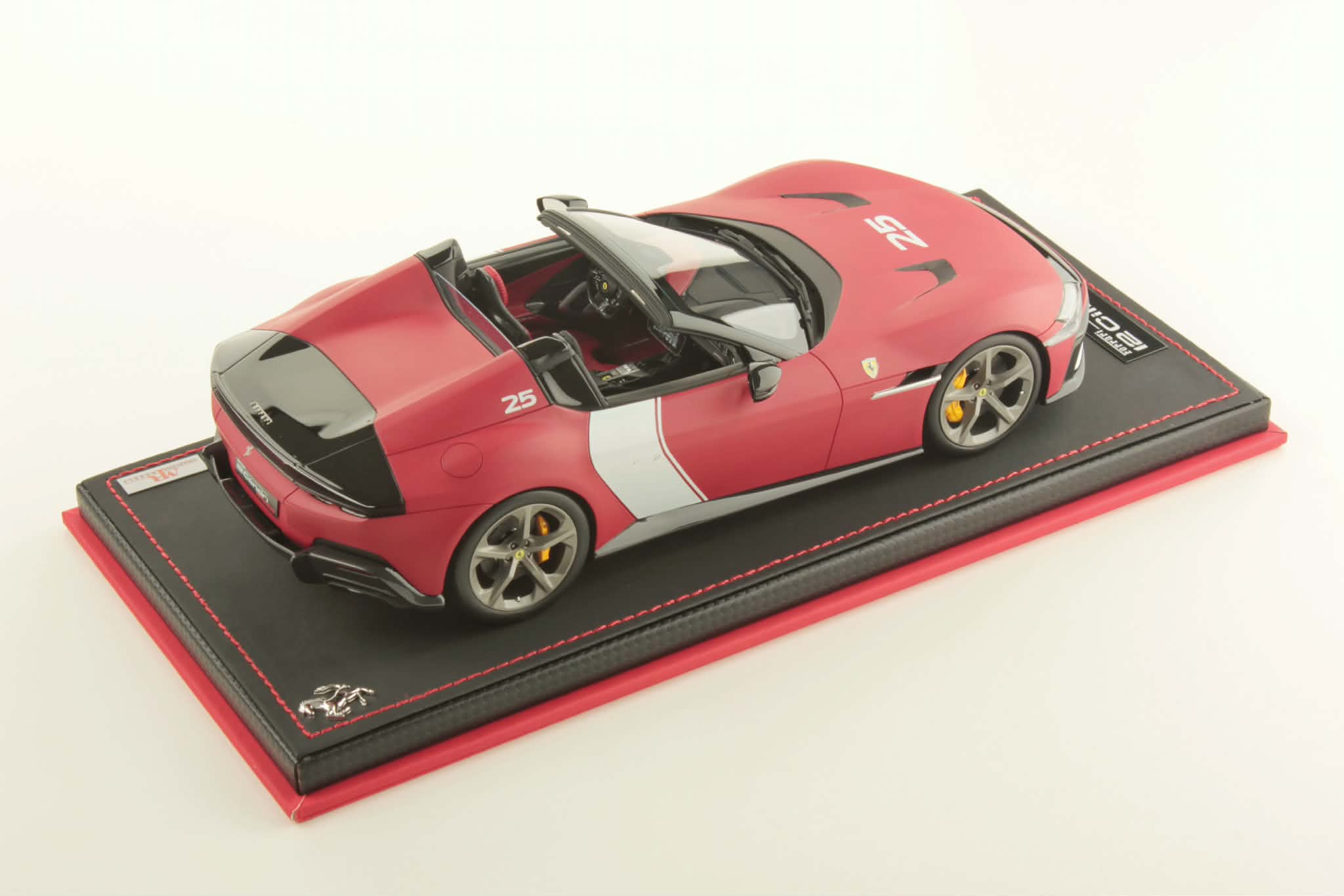 mr-collection-models-ferrari-12-cilindri-spider-miniature-auto-de-collection-1-1 image 2