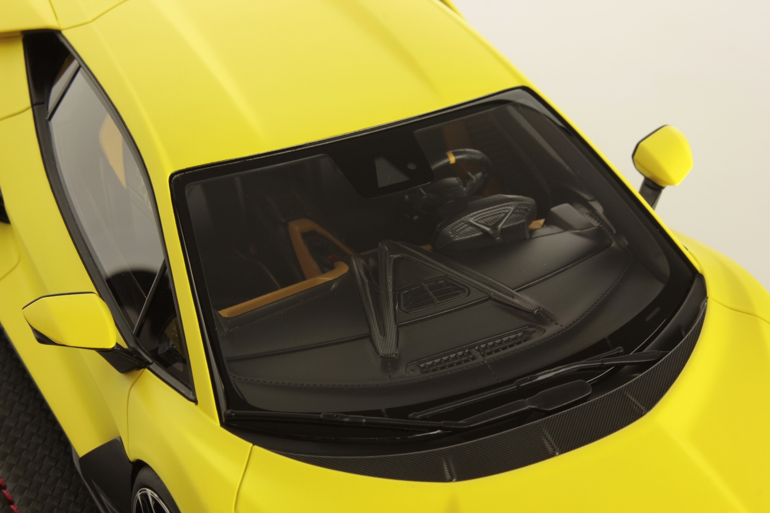 mr-collection-models-lamborghini-revuelto-1-18-miniature-auto-de-collection-3 image 6