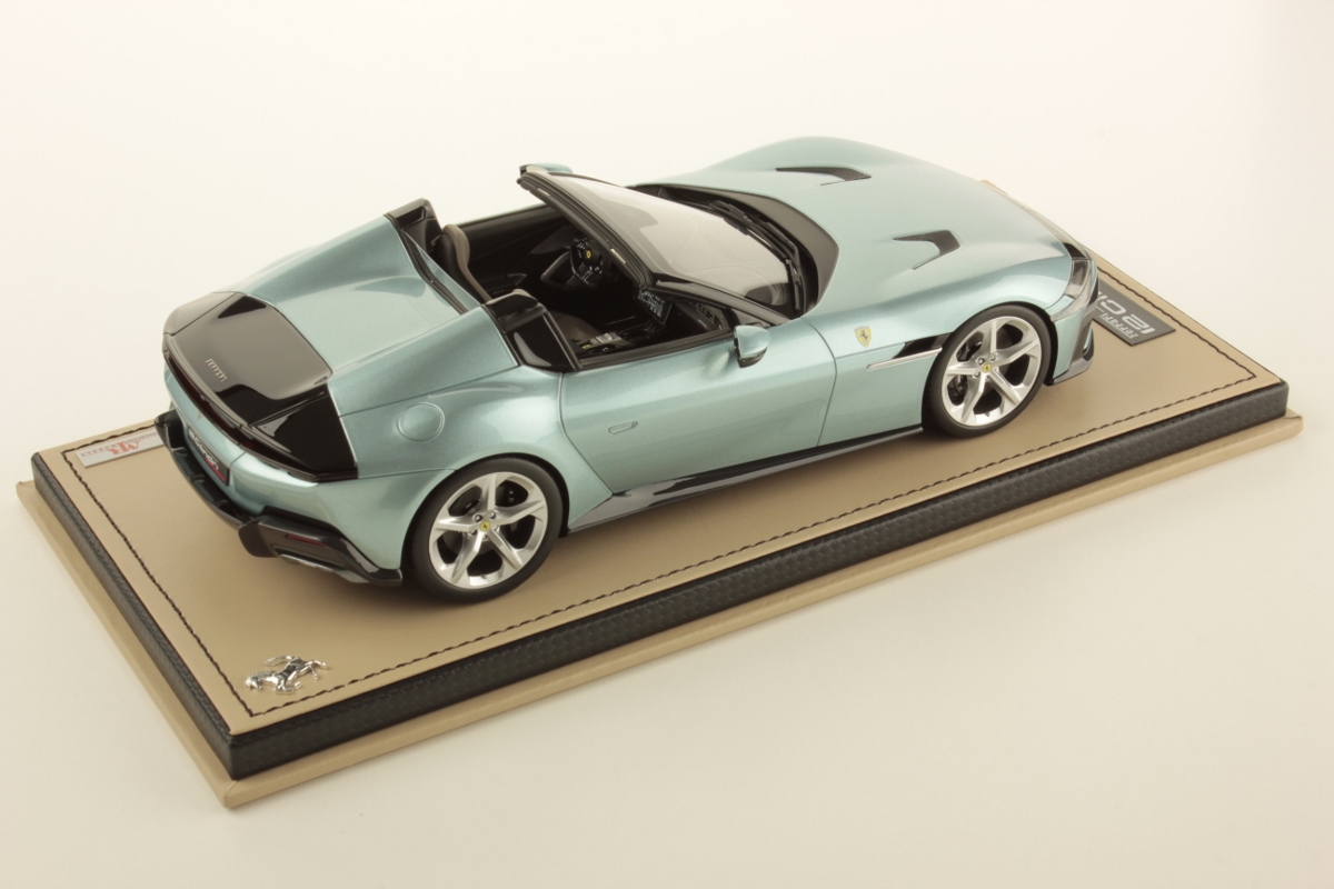 mr-collection-models-ferrari-12-cilindri-spider-miniature-auto-de-collection image 2
