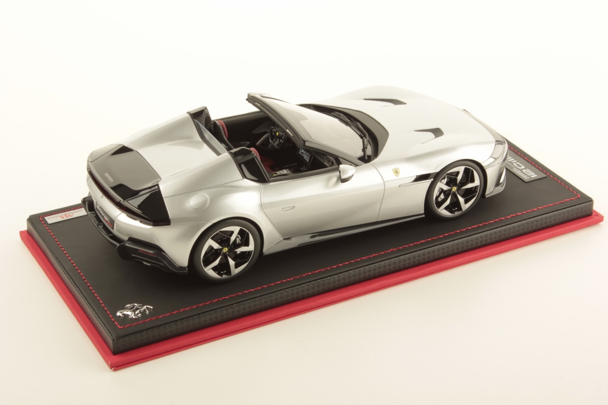 mr-collection-models-ferrari-12-cilindri-spider-miniature-auto image 2