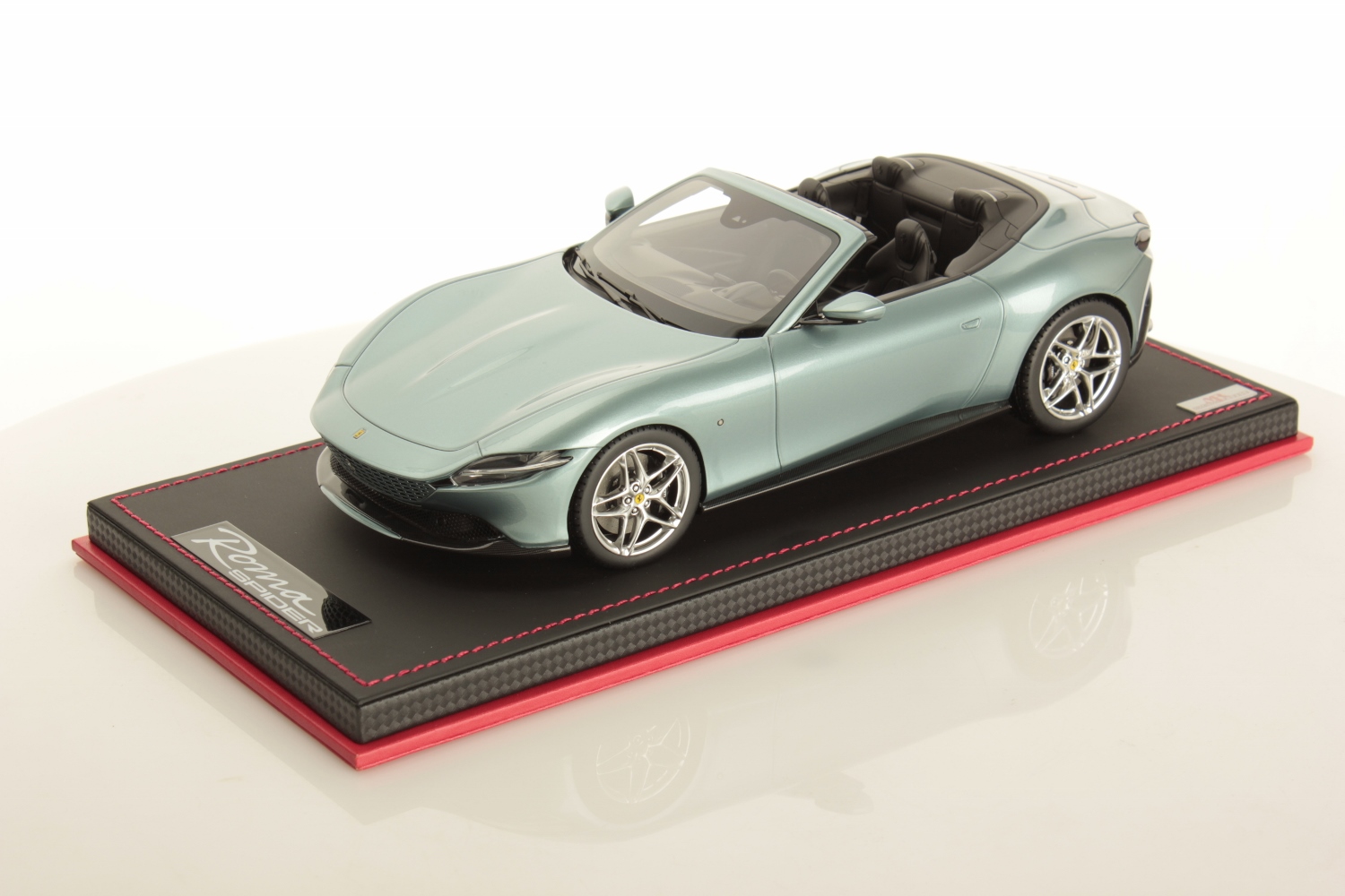 mr-collection-models-ferrari-roma-spider-1-18-miniature-auto-2 image 1