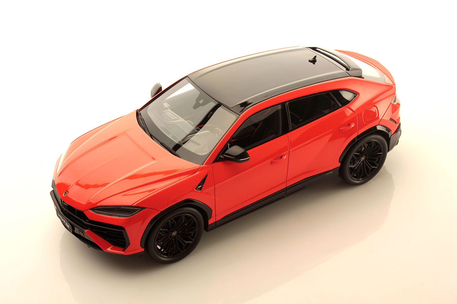 mr-collection-models-lamborghini-urus-se-1-18-miniature-super-suv-hybride image 1