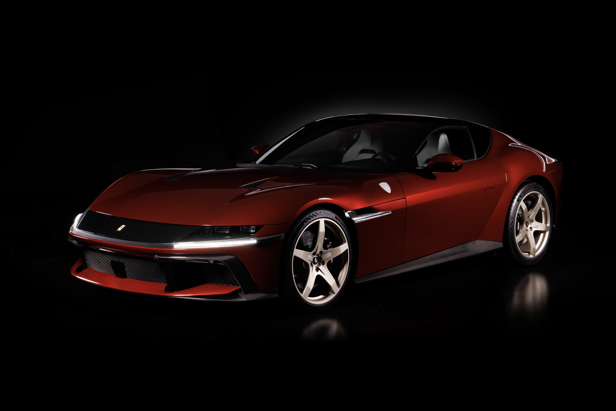 mr-collection-models-ferrari-12-cilindri-manuelle-1-18-miniature-auto-de-collect image 1