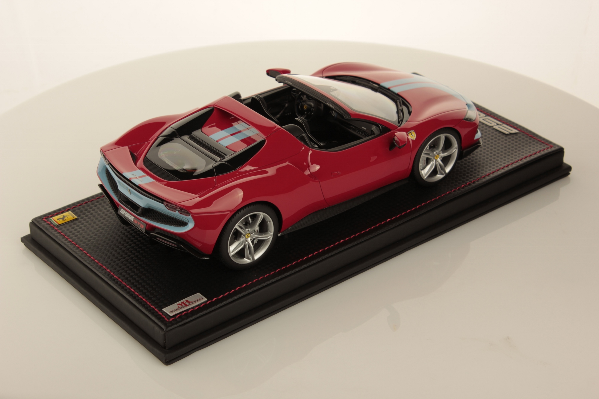 mr-collection-models-ferrari-296-gts-1-18-miniature-spider-v6-hybride-830-cv image 2