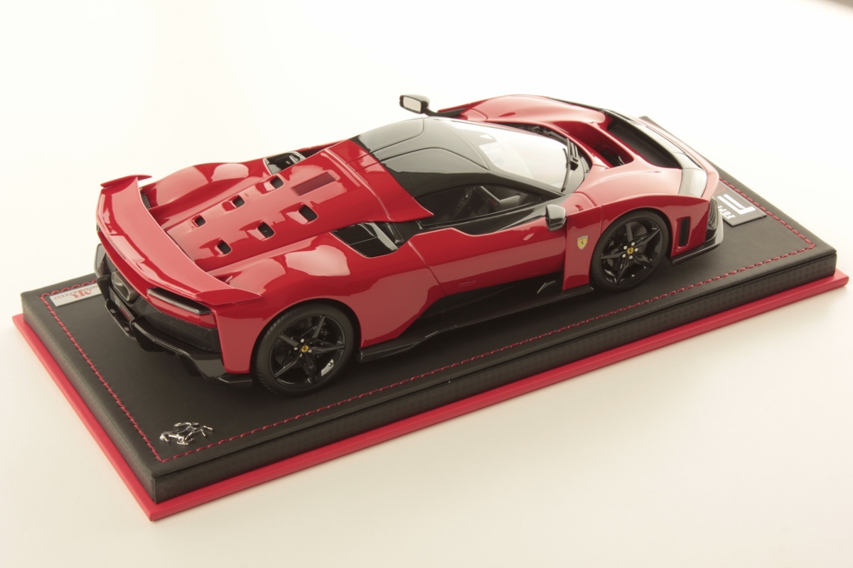 mr-collection-models-ferrari-f80-1-18-miniature-auto-de-collection-2 image 2