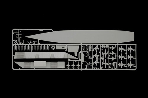 italeri-i5520-porte-avion-uss-saratoga-maquette-bateau-1-720 image 4