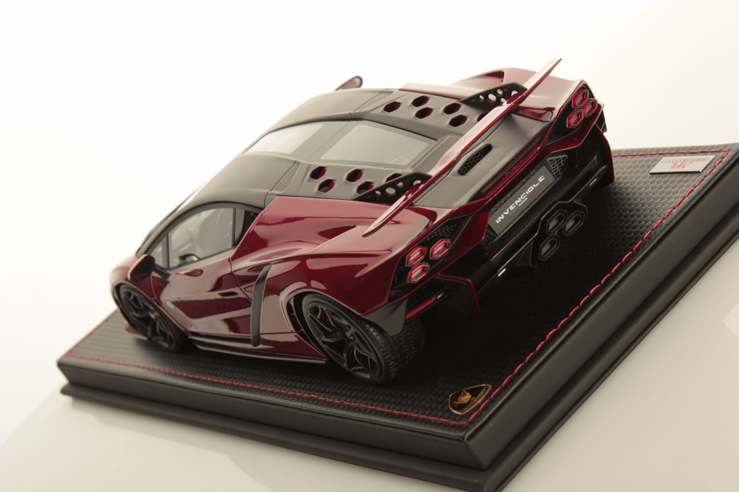 mr-collection-models-lamborghini-invencible-1-18-miniature-auto image 4