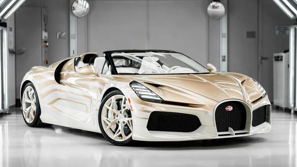mr-collection-models-bugatti-w16-mistral-closed-wing-1-18-miniature-collection image 1