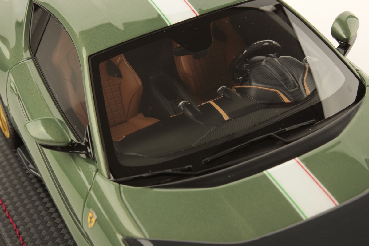 mr-collection-models-ferrari-812-competizione-1-18-miniature-auto-de-collection image 6