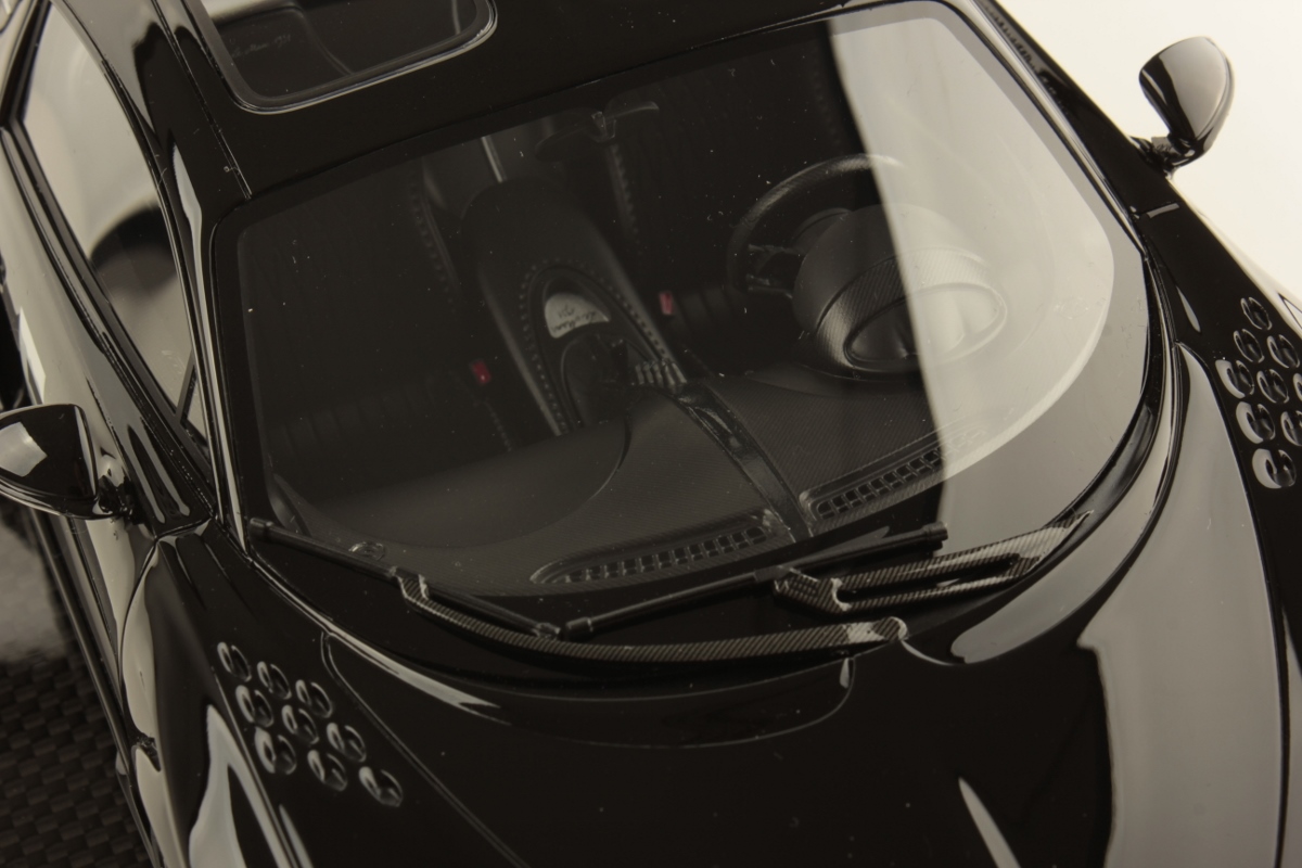 mr-collection-models-bugatti-chiron-super-sport-1-18-miniature-auto-de-collectio image 6